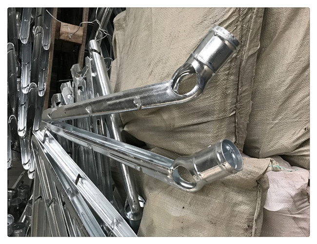 3 Strand 45° Steel Barbed Wire Extension Arm For Chain Link Security Fence