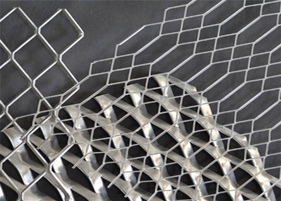 4 X 8 Hot Dipped Galvanized Expanded Metal Sheet Gothic Mesh 3.0 Mm Thickness