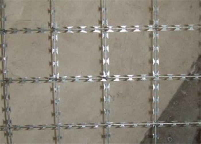 Welded Fencing Blade Square Mesh CBT60 Razor Wire Concertina Laminated Net